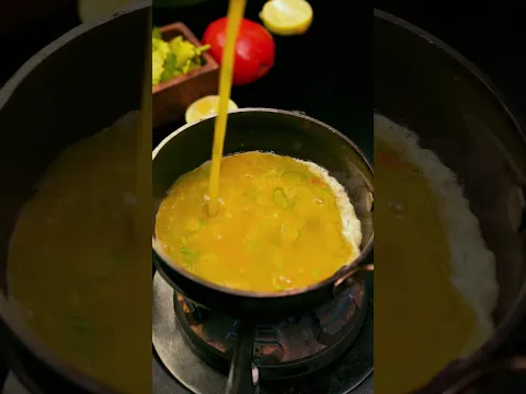 പാനിൽ Butter തേച്ച് കൊടുത്താൽ Easyയായി മറിച്ചിടാം! 5 മിനിറ്റോളം Slow Cook ചെയ്യുക! 🍳