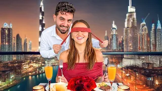 فاجأت سارة بعشاء رومنسي 