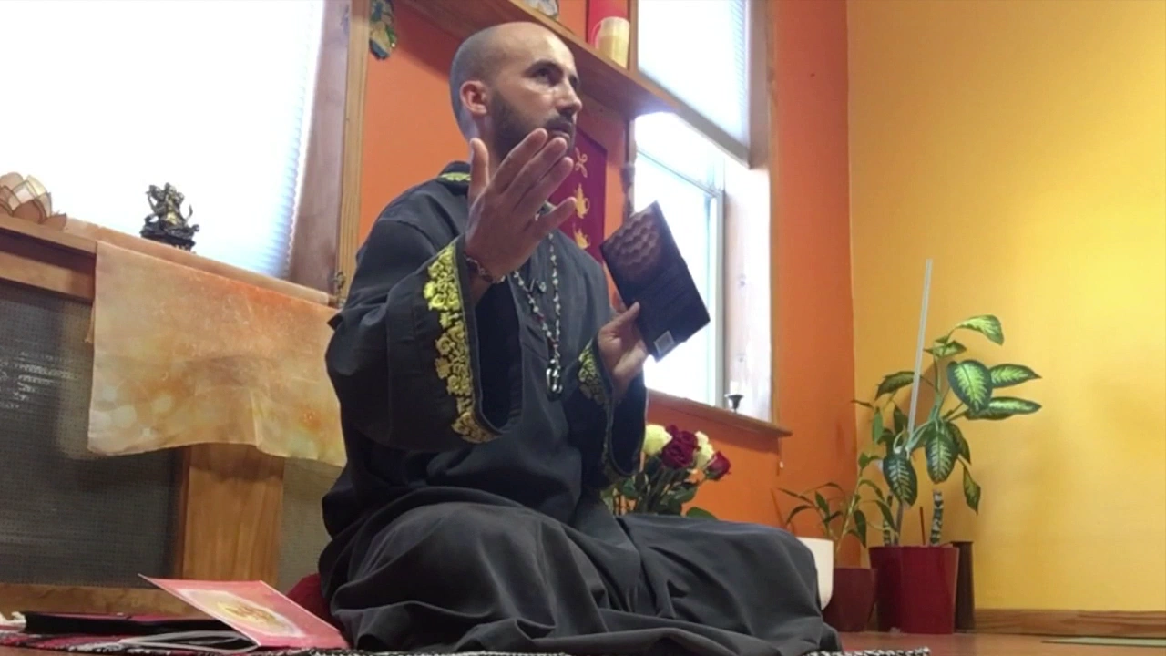 course быть йогом значит быть сконцентрированным image