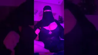 سعودية منقبة ممحونه انا جسمي ملبن ابغا شخص خبره وقوي يروج عليه تانجو لايف بث مباشر 