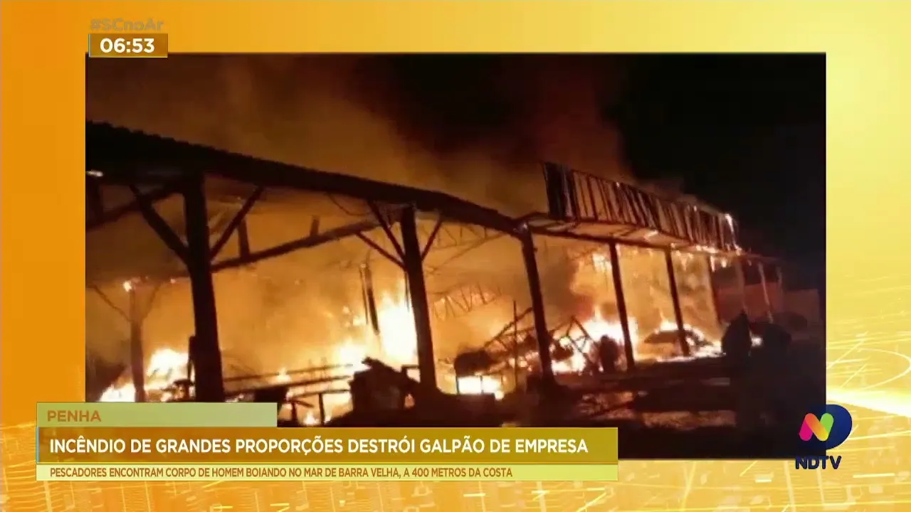 Galpão de empresa pega fogo e fica totalmente destruído em Penha, no Litoral Norte de SC