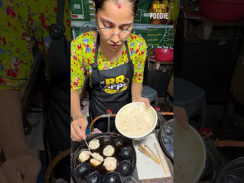 Tilak Nagar Market ki ye sundar ladki khila rahi hai Garma-Garam Appe ka Tasty Combo! 😍🔥