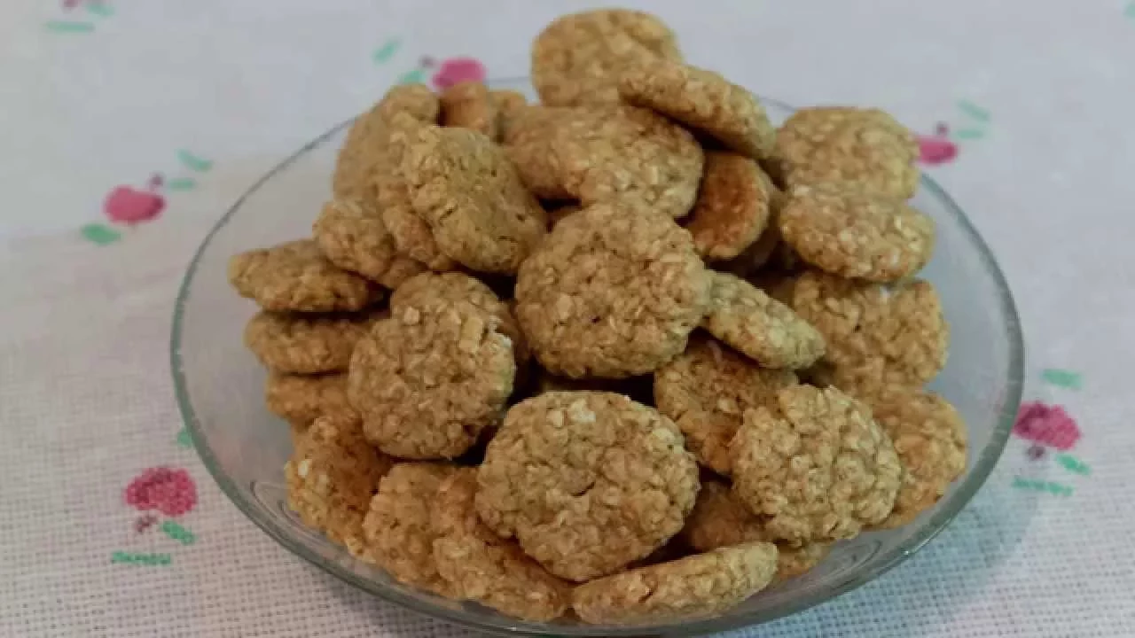 BISCOITOS DE AVEIA E MEL