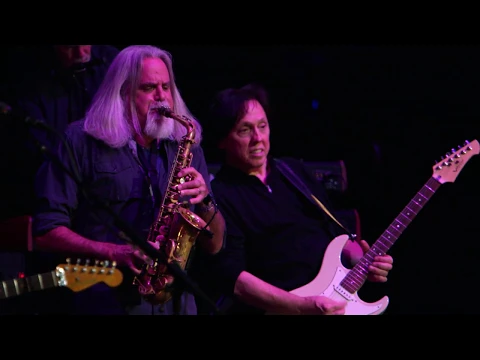 Download MP3 The Doobie Brothers - Long Train Runnin' (Live From The Beacon Theater)