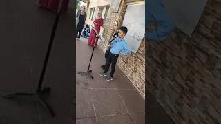 ملقي الاذاعه المدرسيه الطالب عز الدين ركان عبيدات 