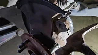 How to replace wheel stud Honda CR-V 2012-2016 front side