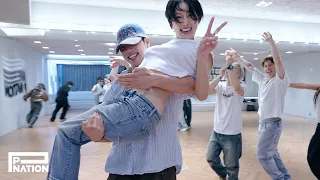 화사 (HWASA) - 'So Cute' Dance Practice