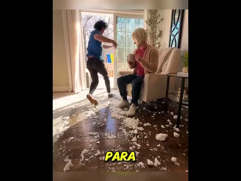 Ella limpiaba pero su hijo hacia esto... #shorts