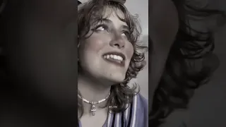 شايف عيون مبينموش والناس كسرهم حزنهم 