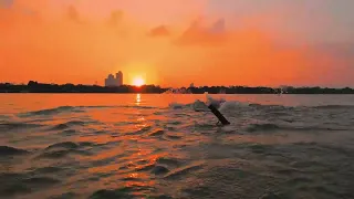 Bơi lúc HOÀNG HÔN đẹp nghiêng nước nghiêng thùng...