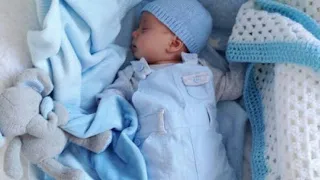 حلاوته حلاو نايم ننه ننه ربنا يرزق كل أم الفرحه دي دندنها