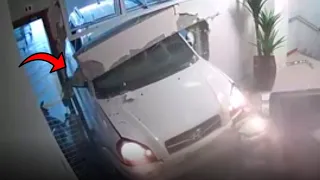 Idiots In Cars - How NOT to Drive Bad Drivers Compilation