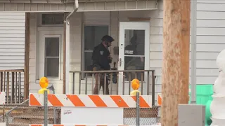 Barricaded person in Peoria closes streets draws police