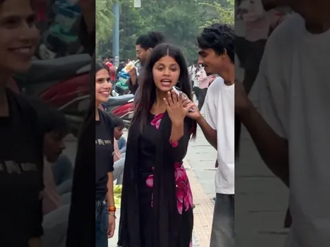 इसके तो चार पापा है 😂   #funny #comedyforever #comedy #comedymove #comedyprank #prank