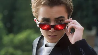 ولد بيلبس نضارة متطورة بتخليه يشوف اي حاجة مدفونة تحت الارض ملخص فيلم Agent Cody 