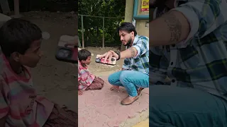 पैर नहीं थे… फिर भी मुस्कुराना नहीं छोड़ा ❤️” #viral #help #video #shorts