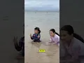 Download Lagu Ameena dan aunty Arsy lagi difotoin sama mama nur di pantai Bali #ameena #aurelhermansyah