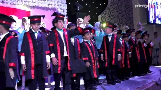 لحظة تخرج اطفال الحضانة و اغنية نجحنا نجحنا دندنها