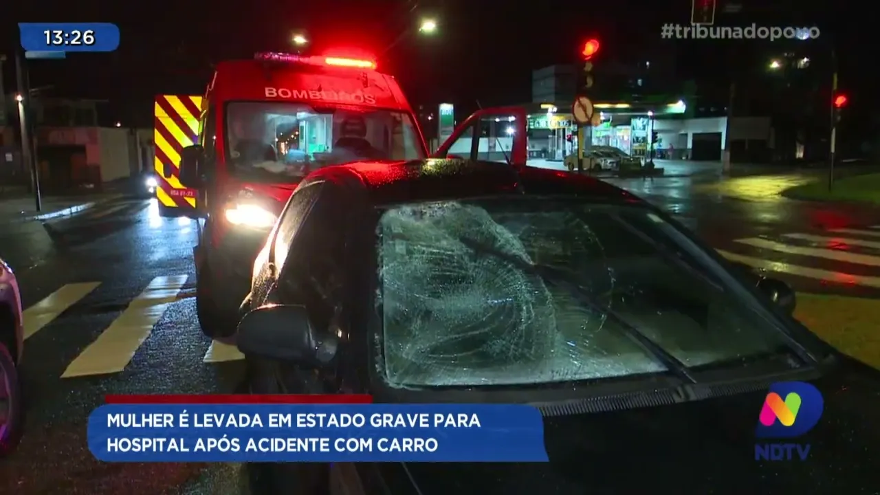 Mulher é levada em estado grave para hospital após acidente com carro