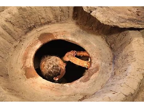 Georgian Qvevri wine making - როგორ კეთდება ქვევრი