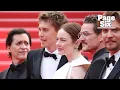 Download Lagu Emma Stone gets attacked by bee on Cannes red carpet