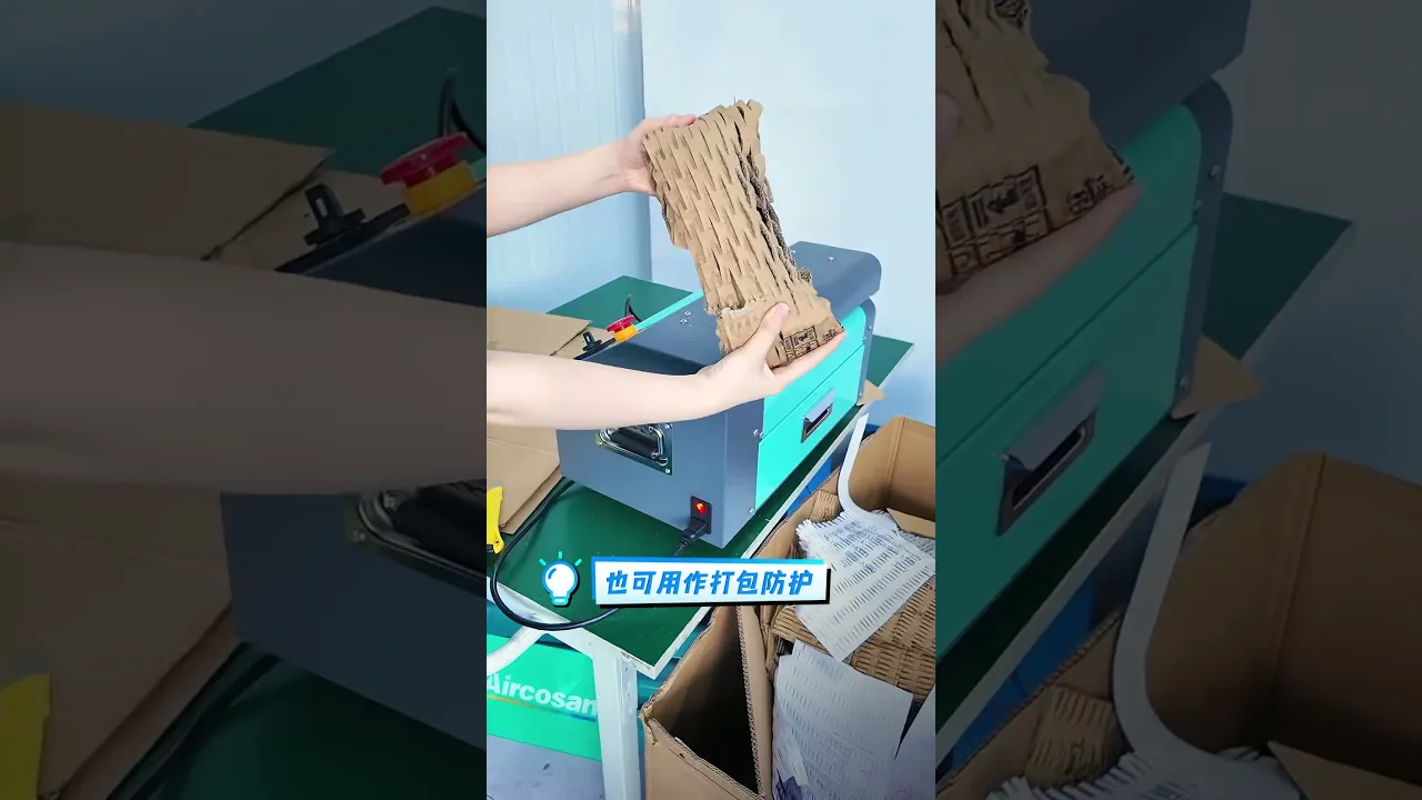 Doppelte Schneidefunktion des Kartonzerkleinerers. Produziert sowohl Streifen als auch Netzmaterialien.