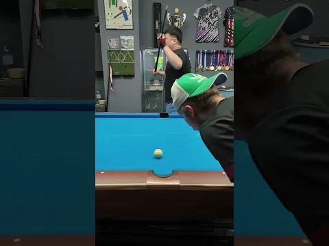 Wrong and right shot in the 8-ball #billiards #8ballpool