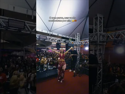 O som parou, mas vocês não deixaram a música parar nem por um segundo! 🧡 Padre Miguel, que momento!