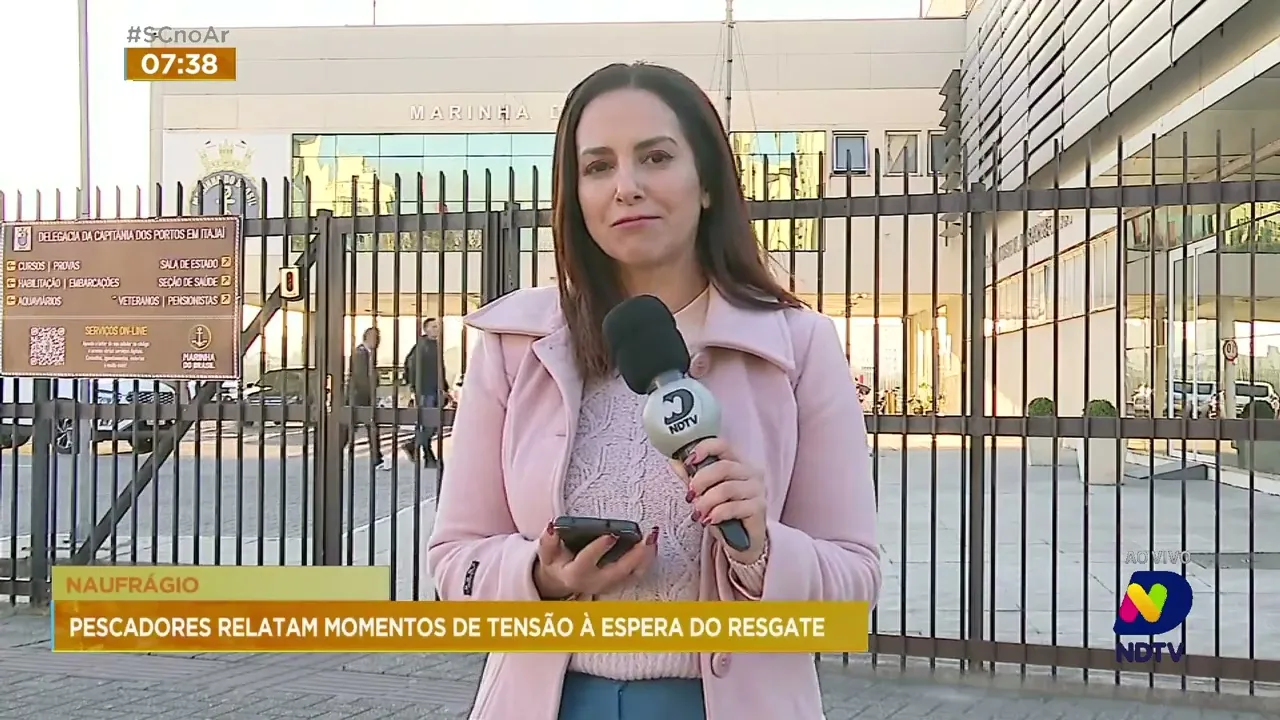 Seis dos oito pescadores já foram resgatados do naufrágio no litoral de SC