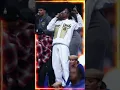 Download Lagu Snoop Dogg verzorgt entertainment voorafgaand aan de wedstrijd tijdens de AFL-finale van 2025