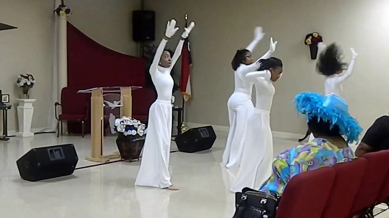 Everlasting God Praise Dance