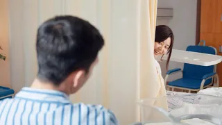 president met girl breastfeeding her child and girl hurriedly pulled the curtain 