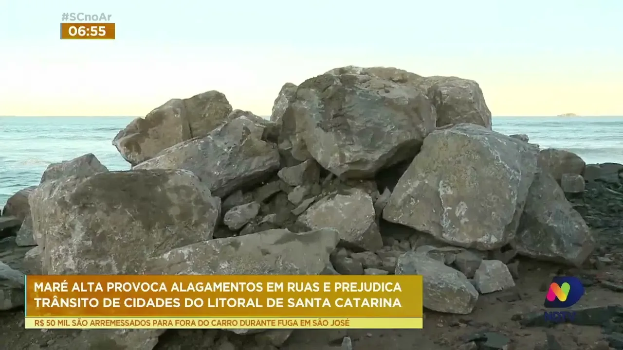 Maré alta provoca alagamentos em ruas e prejudica trânsito de cidades do litoral de SC