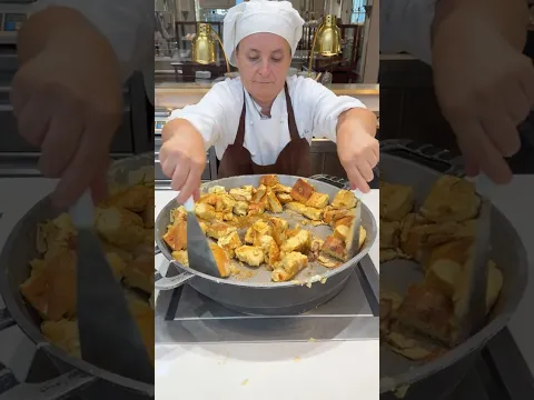 This pancake was once made for an Emperor. This is Kaiserschmarrn from Demel in Austria 🇦🇹🤯