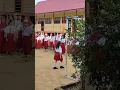 Lagu Momen Seorang Anak SD Telat dan Berlari Masuk ke Barisan Upacara