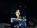 Download Lagu Beyonce performing \