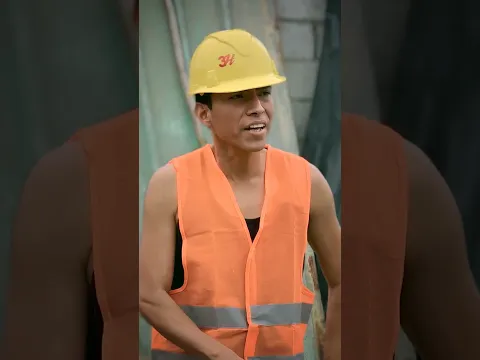 Se disfraza de albañil para sorprender a sus trabajadores.
