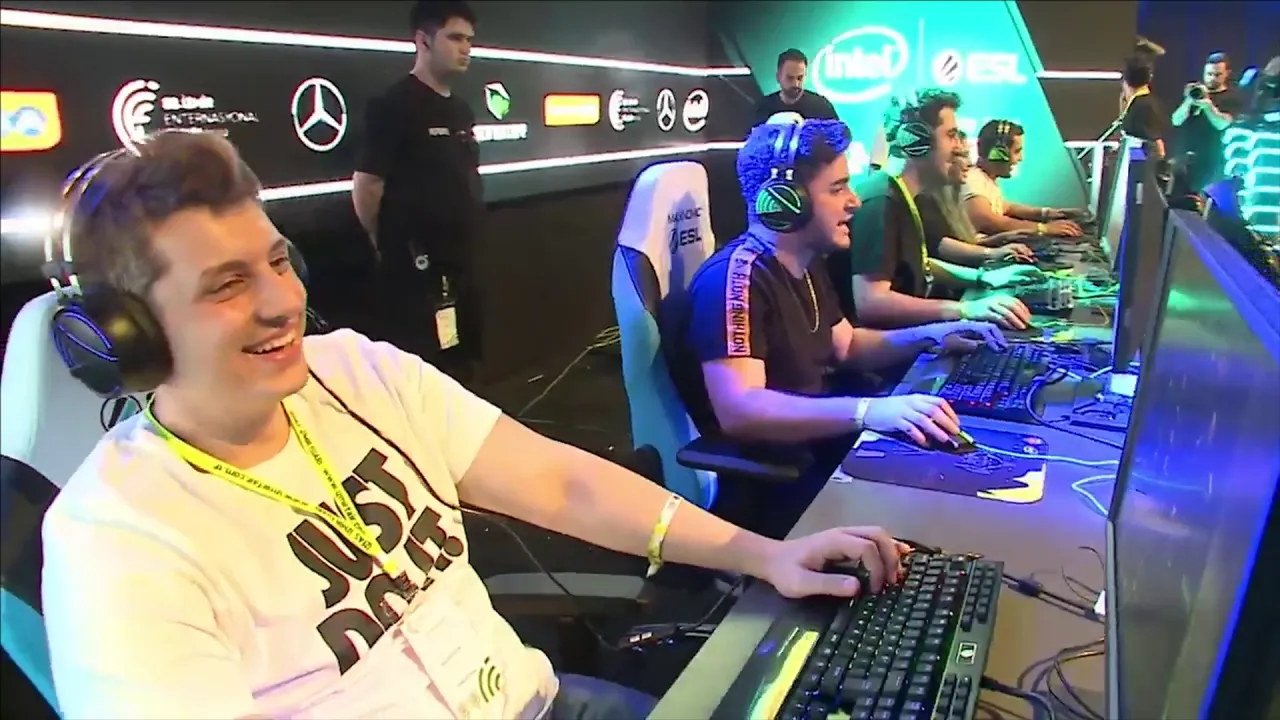 ESL İzmir GamingFest LOL Şov Maçları!