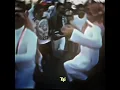 DJ berdansa dan menari