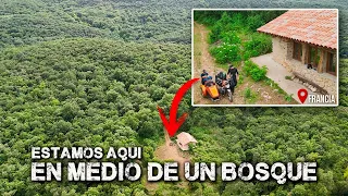 ENCONTRAMOS UN REFUGIO en MITAD DEL BOSQUE y NOS OCURRE LO PEOR | E11 - Vuelta al Mundo en Moto