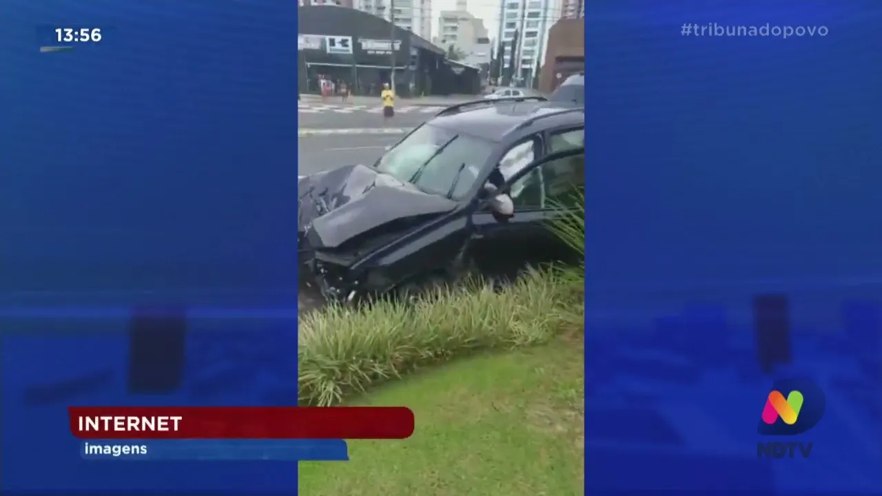 Carro avaliado em R$1 milhão se envolve em acidente e fica destruído