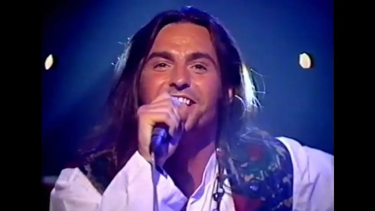 Wet Wet Wet - Love Is All Around - Top Of The Pops (1st week at No. 1)