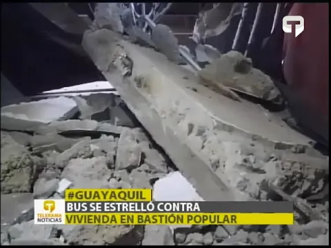 Bus se estrelló contra vivienda en Bastión Popular
