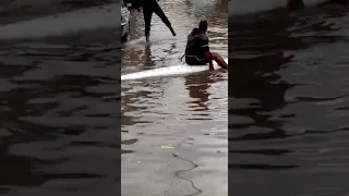 طوفان المساكن الشعبية تحت زخات المطر    دندنها