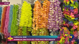 Adereços criativos dominam o Carnaval 2025 e viram tendência
