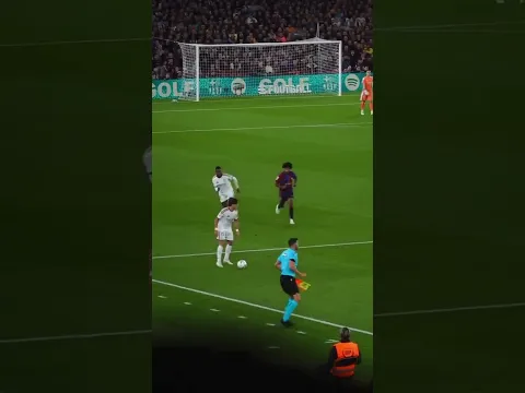 Bukan Cuma Madridista yang Kesel! Legenda Barcelona Juga Frustrasi Lihat Permainan Vini di Madrid