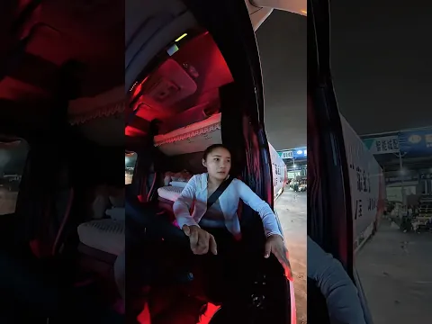 Kĩ năng lùi xe đầu kéo vào kho hàng ban đêm thật điêu luyện của nữ tài xế #truckdriver #trucking