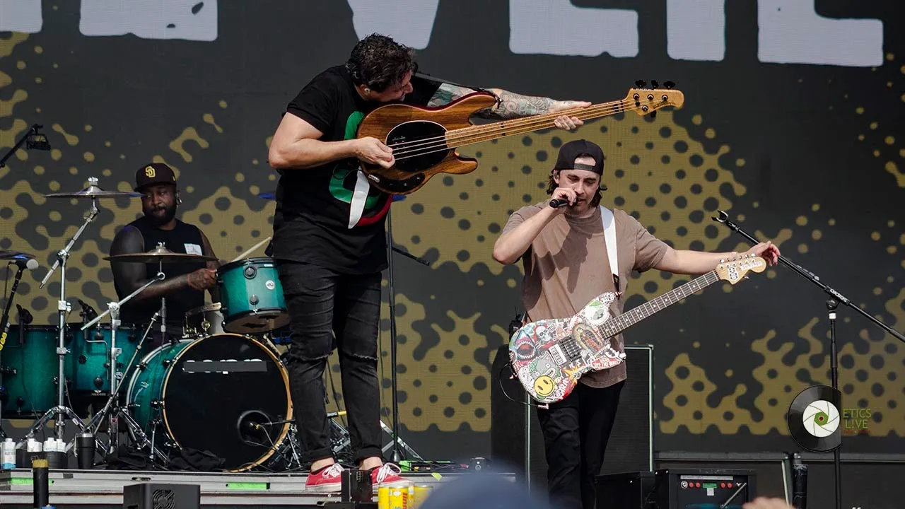 Pierce The Veil - Caraphernelia | Tecate Pa'l Norte 2023 ( The jaws of life Tour )