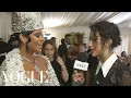 Video di Rihanna on Her Divine Dress and Co-Hosting With Anna Wintour | Met Gala 2018 With Liza Koshy