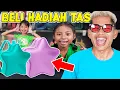 Download Lagu BELI HADIAH TAS BARU UNTUK ALUNA DAN AMANDA!! DIA SENANG BANGET!!